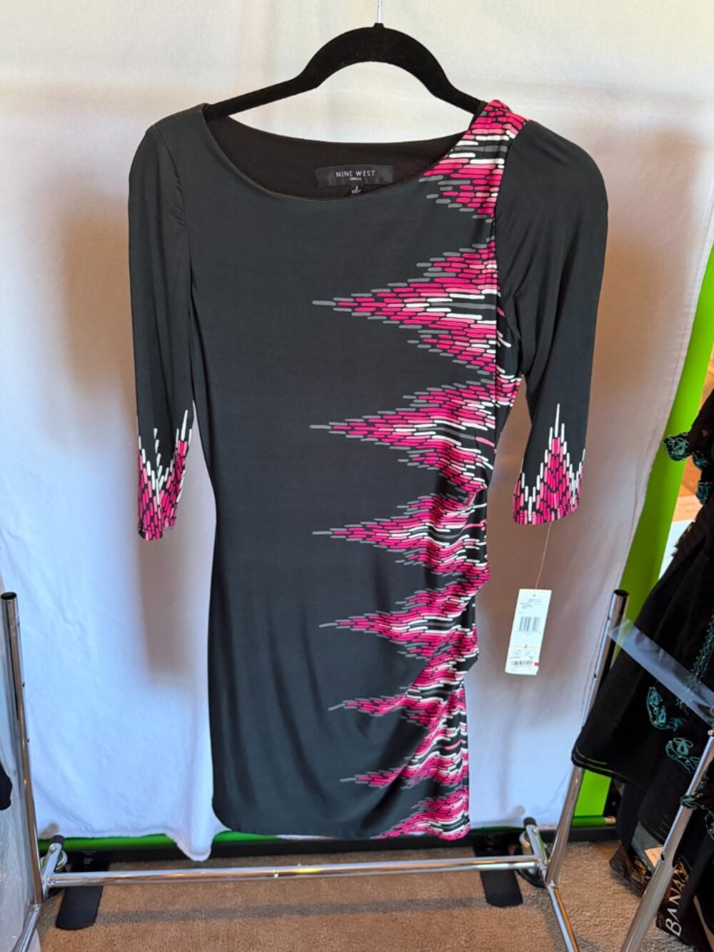 NWT Nine West Pink Punch Abstract Print Ruched Sheath Dress Size 2